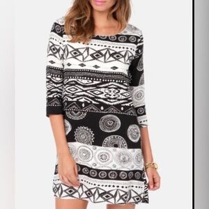 Everly Size 10 Black and White printed  Dress